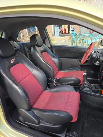 ST interieur rood/zwart  beschikbaar voor biedingen