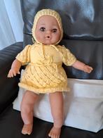 Babypop met zacht lijfje en slaapoogjes van 40 cm, Verzamelen, Poppen, Ophalen of Verzenden, Gebruikt, Pop