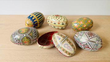 6 stuks vintage blikken “ Fabergé “ Eieren beschikbaar voor biedingen