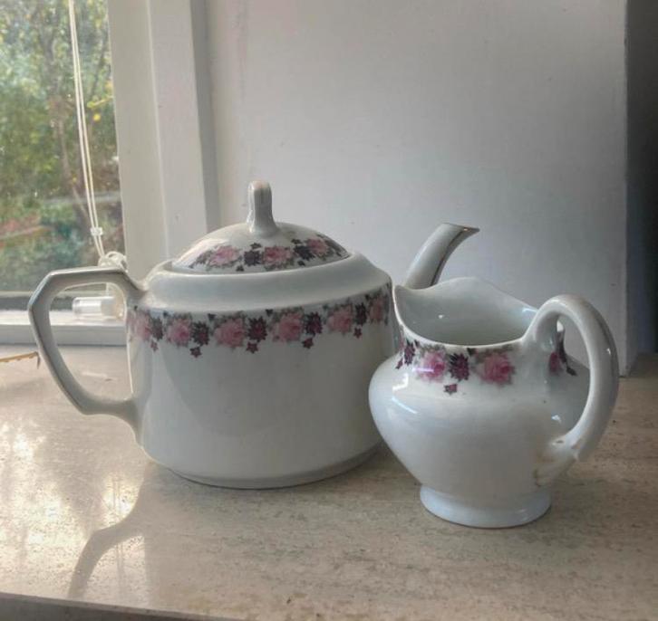 Servies met roze roosjes, Huis en Inrichting, Keuken | Servies, Overige typen, Overige stijlen, Porselein, Ophalen