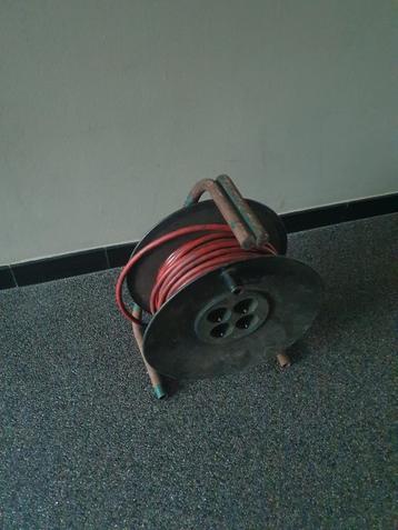 Kabelhaspel met 25 meter verlengsnoer beschikbaar voor biedingen