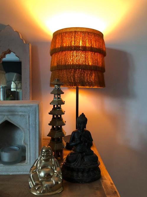 Super leuke lamp in een retro/ vintage  jasje, Huis en Inrichting, Lampen | Tafellampen, Nieuw, Minder dan 50 cm, Stof, Ophalen of Verzenden