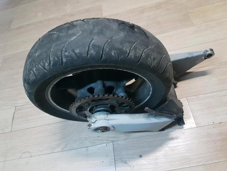 Gilera gp 800 achterbrug met velg, Motoren, Tuning en Styling, Ophalen of Verzenden