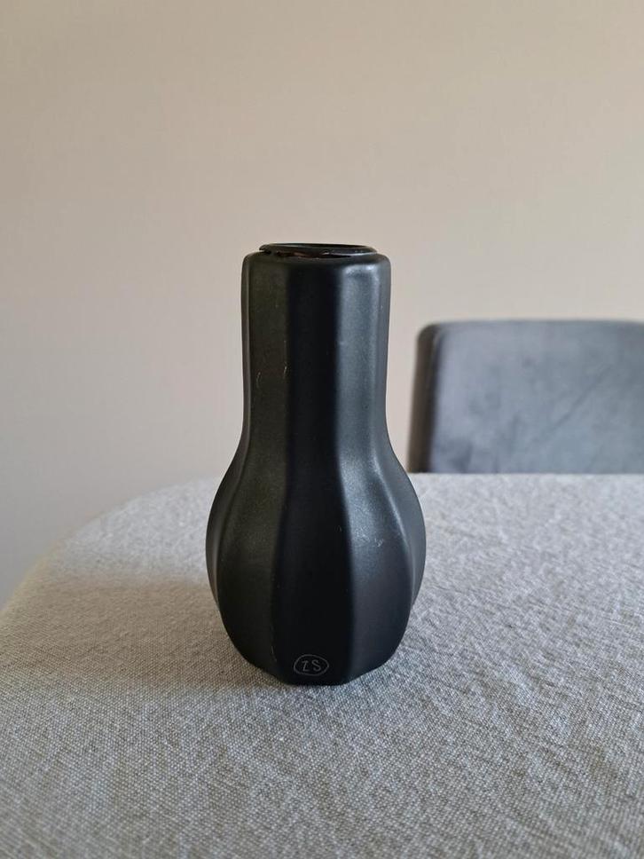 Zusss zwarte lijnen kandelaar van keramiek, design , Huis en Inrichting, Woonaccessoires | Kandelaars en Kaarsen, Zo goed als nieuw