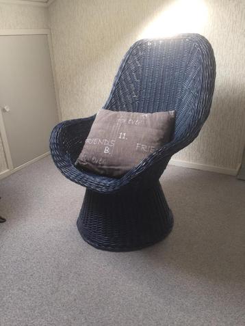 Rotan stoel beschikbaar voor biedingen