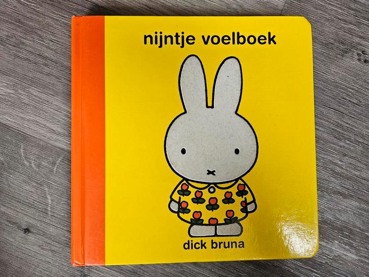 Nijntje Voelboek - Dick Bruna, Boeken, Kinderboeken | Baby's en Peuters, Gelezen, 1 tot 2 jaar, Uitklap-, Voel- of Ontdekboek