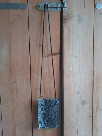 Grijs Slangenleer print Telefoontasje Mini Tasje 20 x 13 cm. beschikbaar voor biedingen