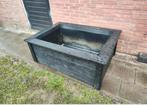 Voorgevormde polyethyleen vijverbak met
houten omranding., Tuin en Terras, Ophalen, Zo goed als nieuw
