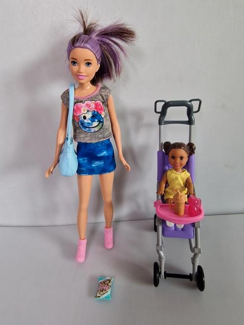 Barbie Skipper Babysitter met peuter bruin in wandelwagen, Kinderen en Baby's, Speelgoed | Poppen, Zo goed als nieuw, Barbie, Ophalen of Verzenden