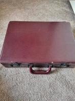 Nog leuke donkerrode/bruine attaché koffer. 2 cijferslot., Gebruikt, Slot, Minder dan 50 cm, Ophalen of Verzenden