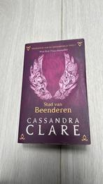 Cassandra Clare - Stad van Beenderen, Boeken, Ophalen of Verzenden, Zo goed als nieuw, Cassandra Clare