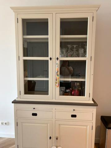 Vitrinekast 2 deuren off white/grey beschikbaar voor biedingen