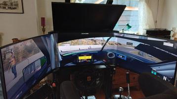 triple monitor setup simracing simlab beschikbaar voor biedingen