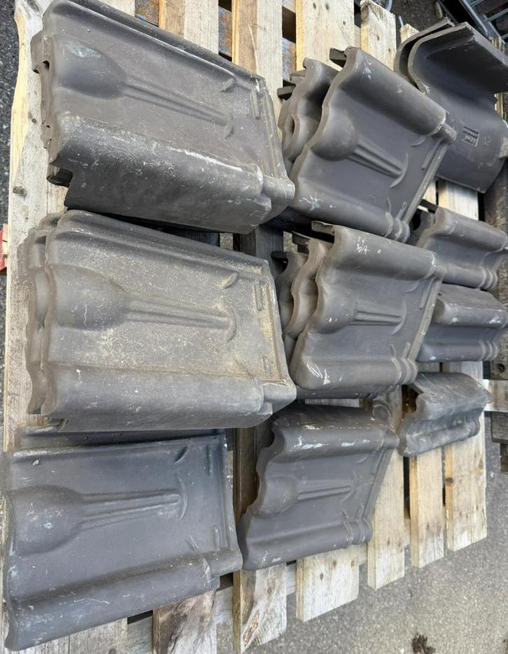 Gevel kruispannen / halve kruispannen / knikpannen, Doe-het-zelf en Verbouw, Dakpannen en Dakbedekking, Gebruikt, Dakpannen, Steen of Klei