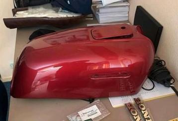 Honda cb f1/f2 tank beschikbaar voor biedingen