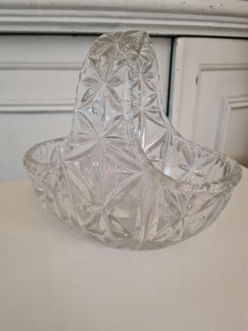 Oude kristallen fruitmand beschikbaar voor biedingen