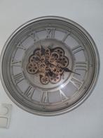 Te koop: Industriële wandklok radarklok grijs/goud 60 cm, Huis en Inrichting, Woonaccessoires | Klokken, Ophalen, Zo goed als nieuw