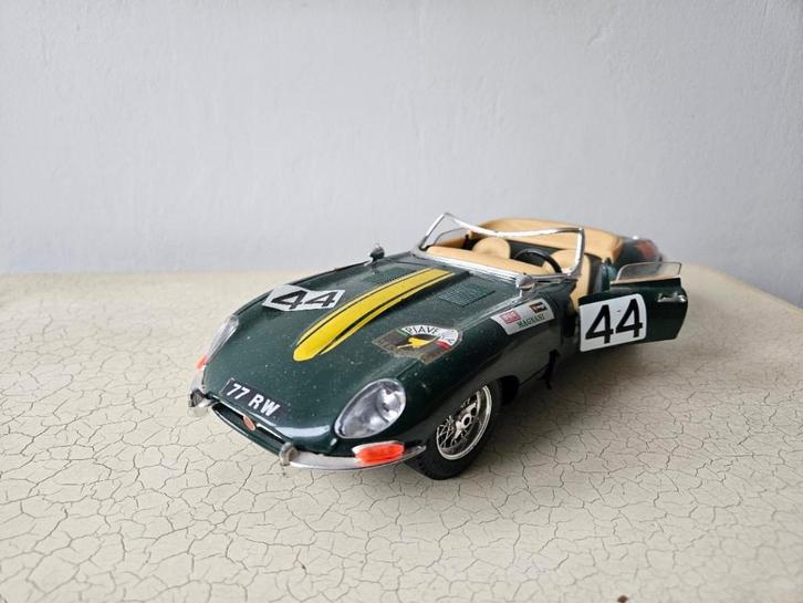 Bburago en Solido modelauto's, Hobby en Vrije tijd, Modelauto's | 1:18, Zo goed als nieuw, Auto, Bburago, Ophalen of Verzenden