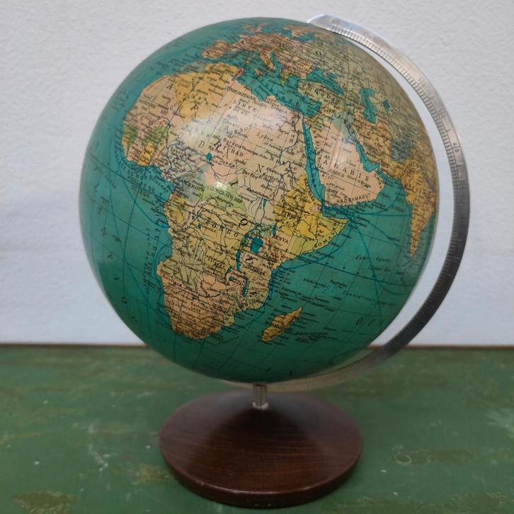 Vintage Antieke Wereldbol globe op standaard van hout, Huis en Inrichting, Woonaccessoires | Wereldbollen, Gebruikt, Ophalen of Verzenden