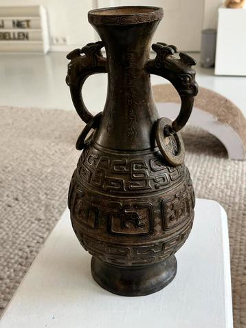 Chinese Archaic Style Bronze Vase beschikbaar voor biedingen