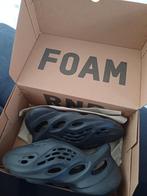 Originele yeezy's maar 39 yeezy foam, Ophalen of Verzenden, Zo goed als nieuw, Zwart