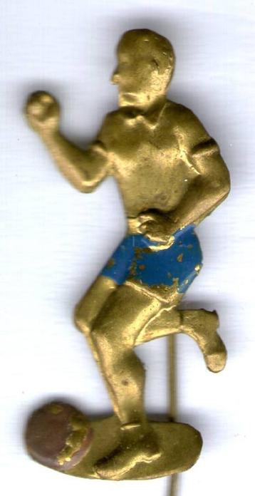 Voetballer blauwe broek koper/blik speldje ( Z_196 ) beschikbaar voor biedingen