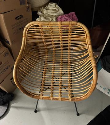 Rotan eetkamer stoel beschikbaar voor biedingen