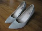 Emilio Luca X RED pumps grijs, naaldhak mt 38, Pumps, Ophalen of Verzenden, Zo goed als nieuw, Emilio luca