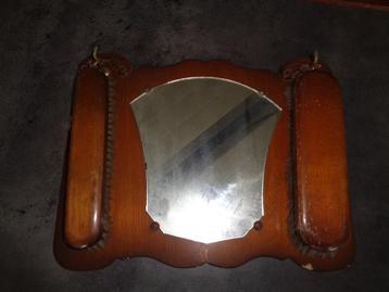 Spiegel met 2 borstels ernaast 1920-1940  beschikbaar voor biedingen