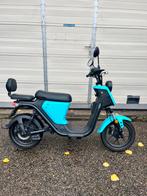 NIU brommer scooter snorfiets bromfiets geen kenteken, Fietsen en Brommers, Snorfietsen en Snorscooters, Ophalen of Verzenden