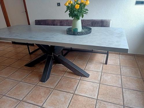 Eettafel industrieel XXL Matrix poot beton, Huis en Inrichting, Tafels | Eettafels, Zo goed als nieuw, 100 tot 150 cm, 200 cm of meer