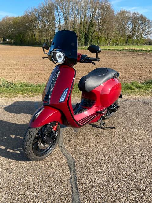 DD 4v 80cc Vespa 2017 Akra,13”, sip teller, zwart blok!, Fietsen en Brommers, Scooters | Vespa, Zo goed als nieuw, Vespa S, Maximaal 45 km/u