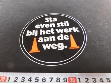 sticker sta even stil bij het werk aan de weg beschikbaar voor biedingen