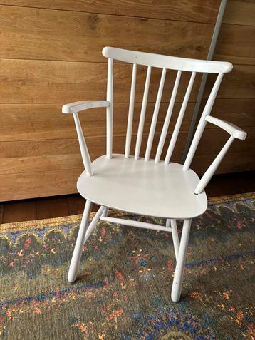 Vintage stoel hout wit spijlen stoeltje armleuning beschikbaar voor biedingen