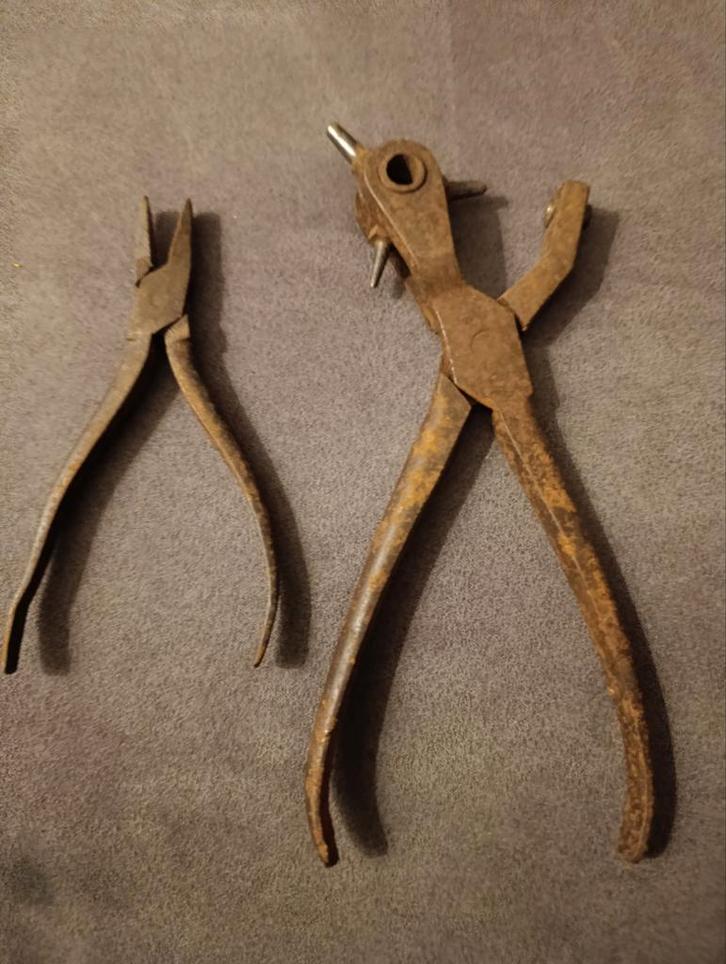 Vintage Gereedschap Set - Pincet en Perforator, Doe-het-zelf en Verbouw, Gereedschap | Handgereedschap, Ophalen of Verzenden