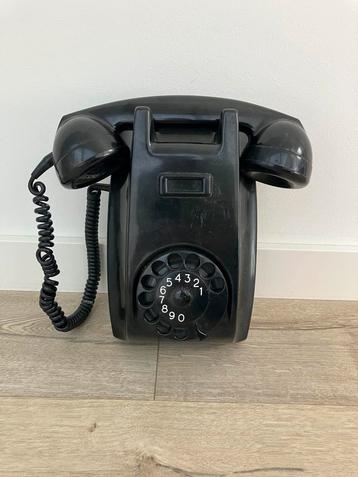 PRIJSVERLAGING Vintage bakelieten draaischijftelefoon beschikbaar voor biedingen