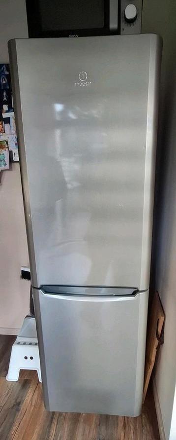 Koel-vries combinatie. Merk Indesit. beschikbaar voor biedingen