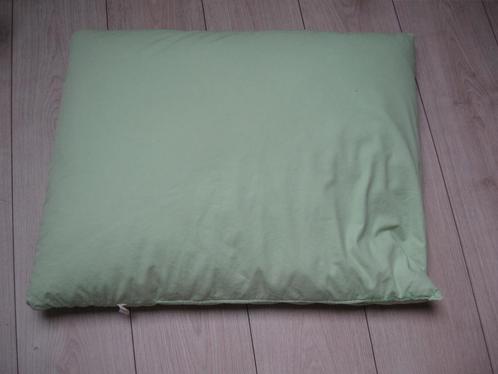 zgan veren bed kussen 70 x 55 cm €7.50 TIJK is Licht groen., Huis en Inrichting, Slaapkamer | Beddengoed, Zo goed als nieuw, Kussen