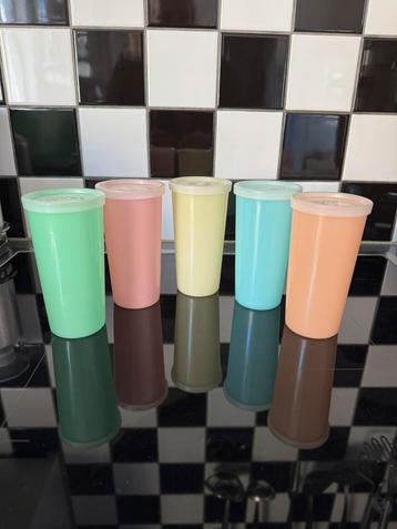 Set van 5 pastel bekers met deksel van Tupperware vintage beschikbaar voor biedingen