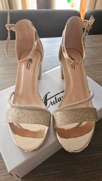 NIEUWE Gala Schoenen mt 39 goud met zilvet, Kleding | Dames, Schoenen, Ophalen of Verzenden, Nieuw, Overige kleuren, Sneakers of Gympen