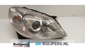 Koplamp rechts van een Mercedes B-Klasse beschikbaar voor biedingen