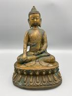 brons boeddha beeld op lotustroon met Chinese inscriptie, Gebruikt, Ophalen of Verzenden