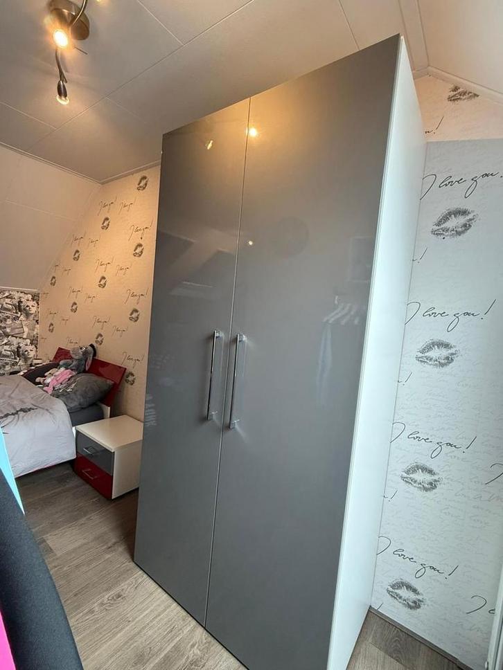 Grijze kledingkast met deuren, Huis en Inrichting, Kasten | Kledingkasten, Zo goed als nieuw, 150 tot 200 cm, 50 tot 100 cm, 50 tot 75 cm