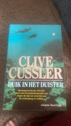 Clive Cussler duik in het duister, Ophalen of Verzenden, Zo goed als nieuw, Clive Cussler, Nederland