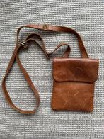 Sasa cognacbruin leer schoudertasje 17x14cm, Sieraden, Tassen en Uiterlijk, Tassen | Damestassen, Ophalen of Verzenden, Zo goed als nieuw