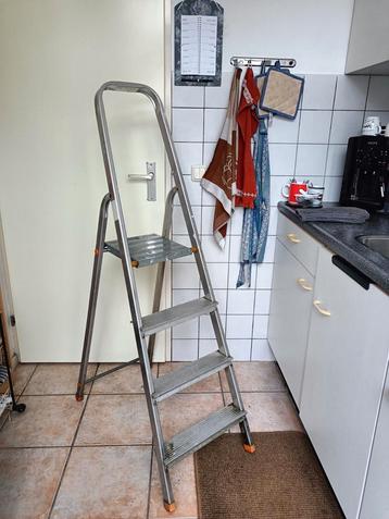 Keukentrap  beschikbaar voor biedingen