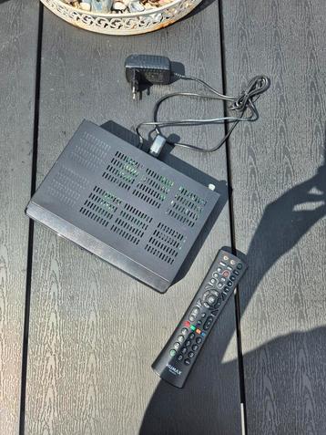 Zwart Tv kastje + afstandbediening Humax  beschikbaar voor biedingen