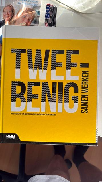 Tweebenig samen werken beschikbaar voor biedingen
