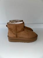 Nieuwe Ugg Classic Platform Chestnut - Maat 39/40, Kleding | Dames, Schoenen, Ophalen of Verzenden, Nieuw, Bruin, Pantoffels of Sloffen