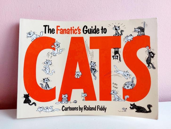 Boek The Fanatic's Guide to Cats - Roland Fiddy 1990, Boeken, Humor, Zo goed als nieuw, Cartoons, Ophalen of Verzenden